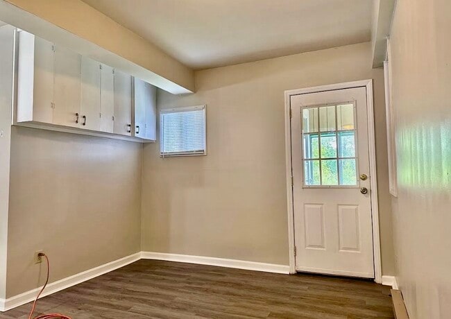 Building Photo - 740 Lawn Dr