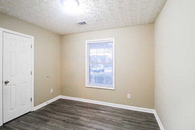 Building Photo - 40 Weldon Pl