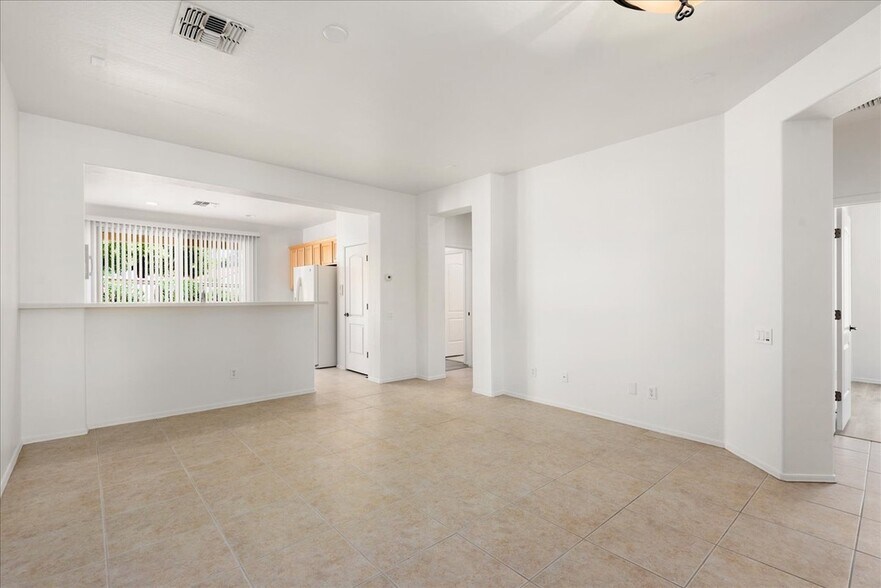 Building Photo - 22419 N San Ramon Ct