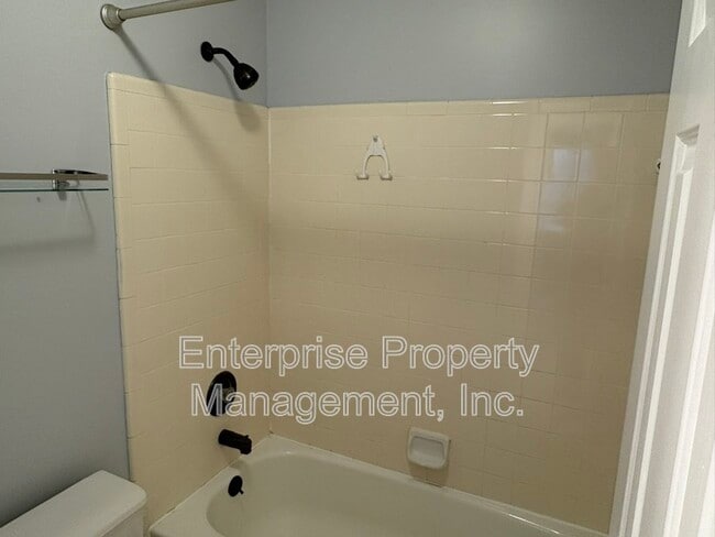 Building Photo - 535 Fox Run Ln