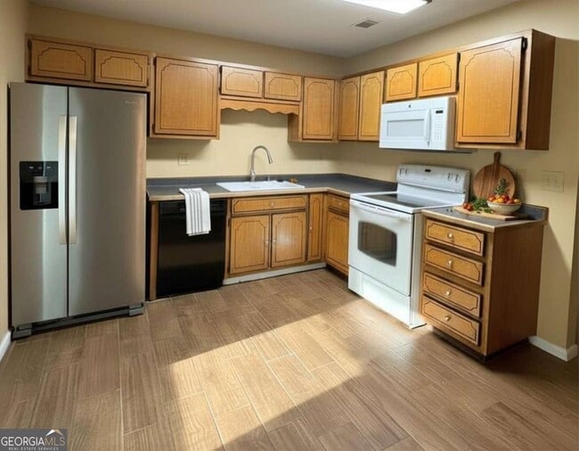 Building Photo - 204 Merriwood Cir