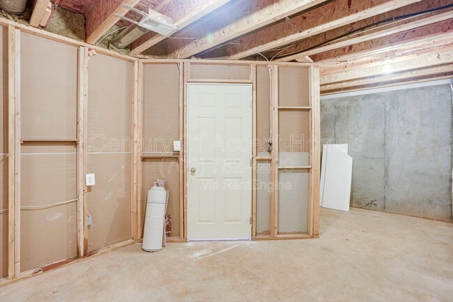 Building Photo - 23515 Forest Haven Way