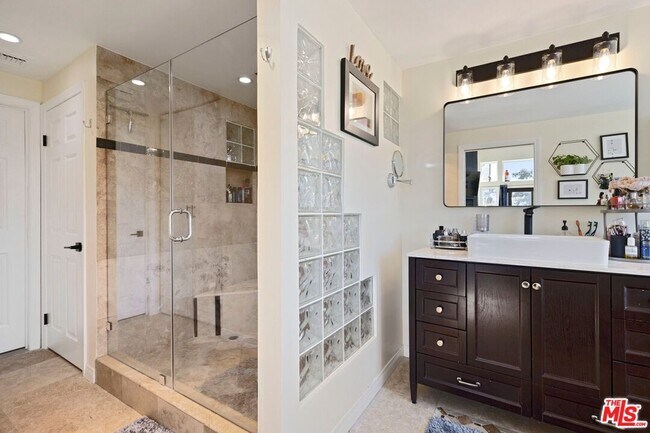 Building Photo - 7130 Gateshead Way