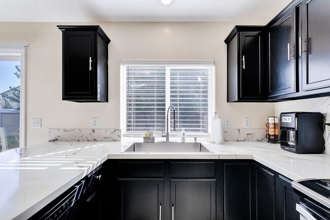 Building Photo - 14229 Shenandoah St