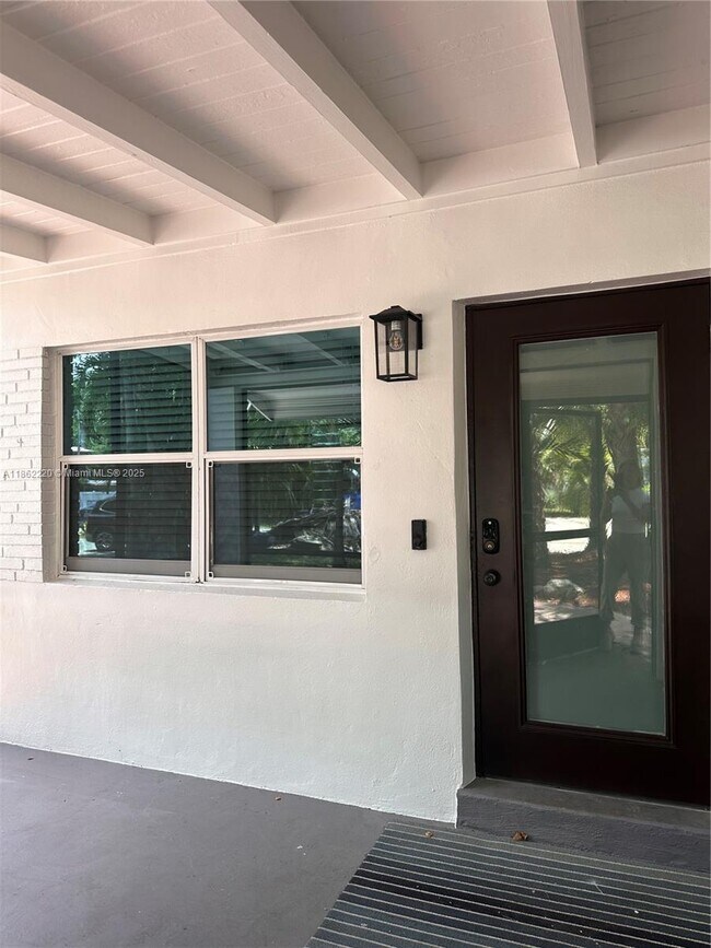 Building Photo - 1733 SW 13th St