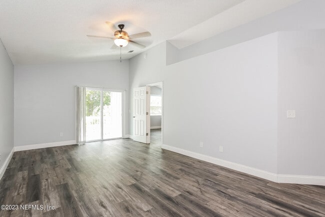 Building Photo - 2520 Townsquare Dr