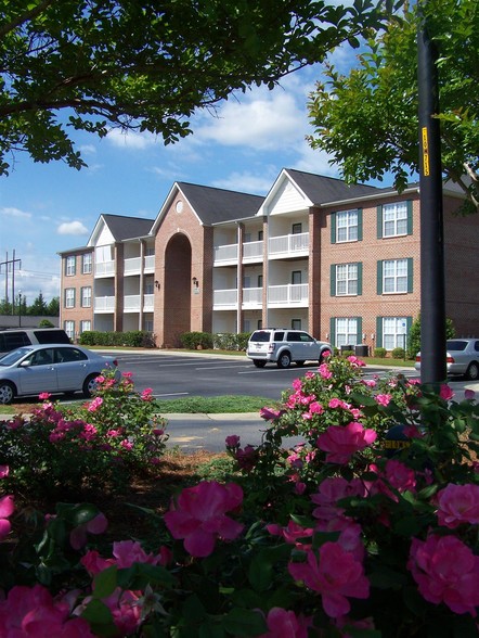 Building Photo - Charles Pointe Apartments