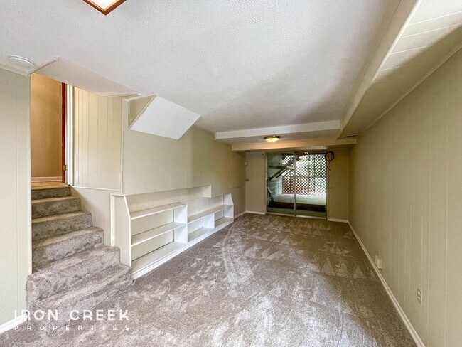 Building Photo - Spacious Three-Bedroom on a Beautiful Lot ...