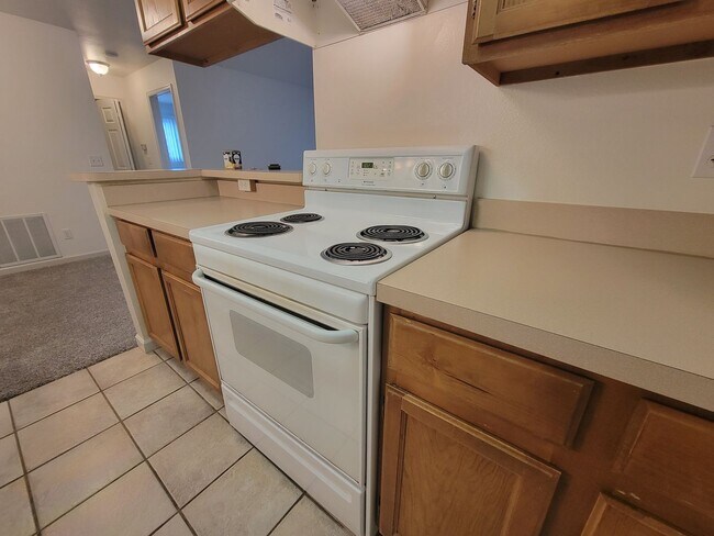 Building Photo - Fresh Boulder 1 Bedroom Condo for Rent with Pool, Tennis and Fitness Center in Hunter Creek