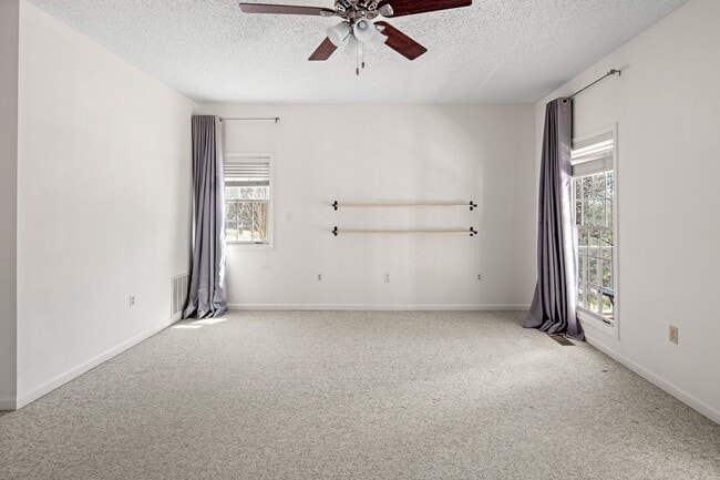 Building Photo - Spacious Home in South Asheville