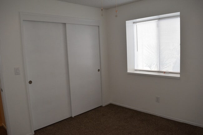 Building Photo - 4809 Millbrook Way