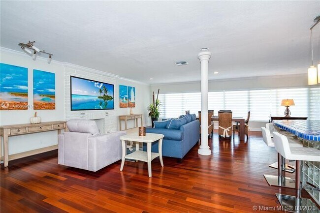 Building Photo - 1223 Seminole Dr