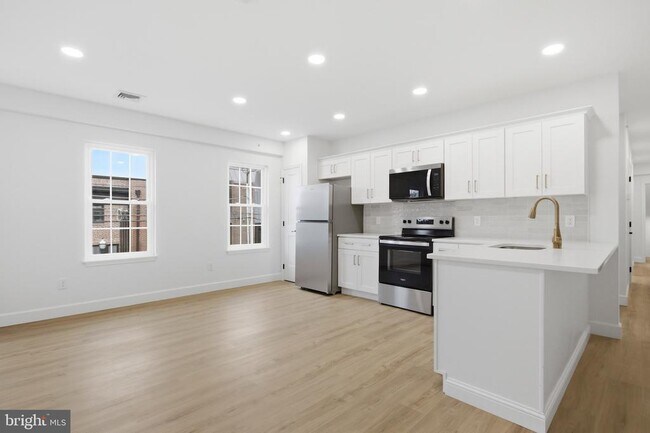 Building Photo - 100 W Front St