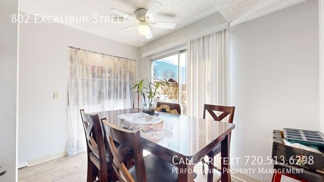 Building Photo - 802 Excalibur St