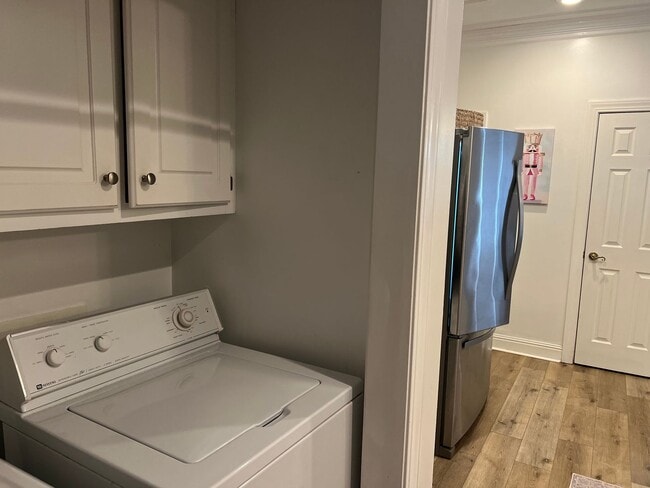 Building Photo - 6 Bedroom Pierce Ave