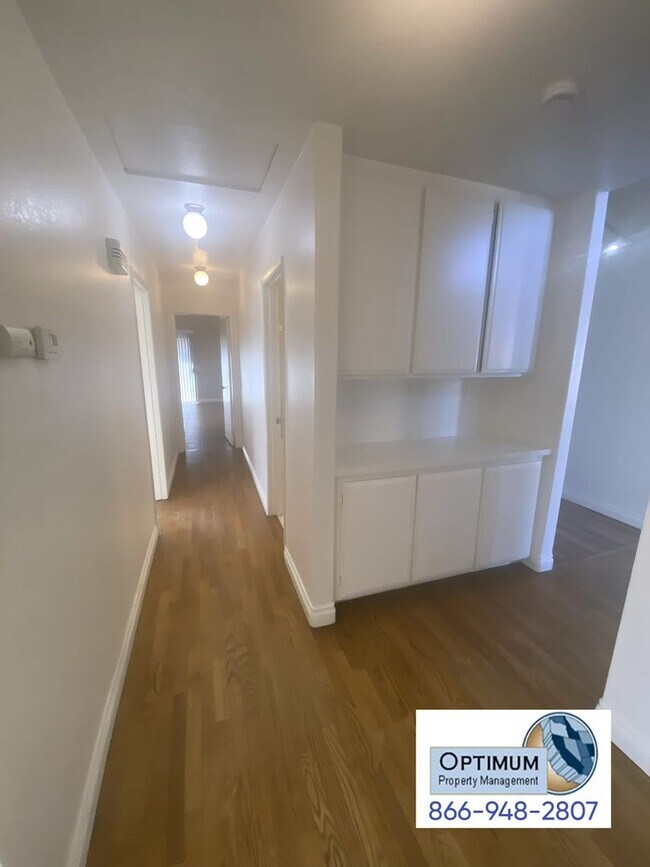 Building Photo - Charming 3-Bedroom, 2-Bathroom Home with E...