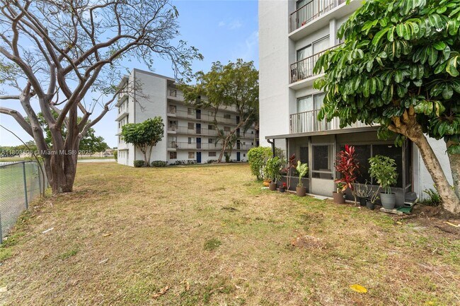 Building Photo - 8550 N Sherman Cir