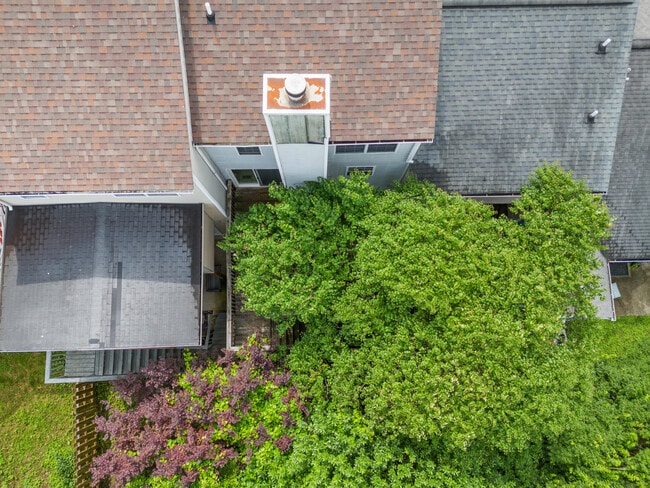 Building Photo - 403 Windfield Pl