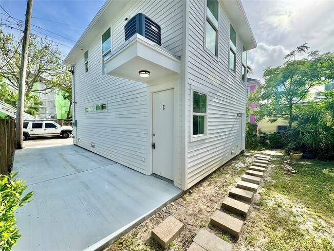 Building Photo - 2119 Avenue O 1/2