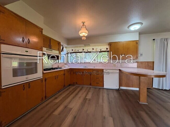 Building Photo - 2119 California 140