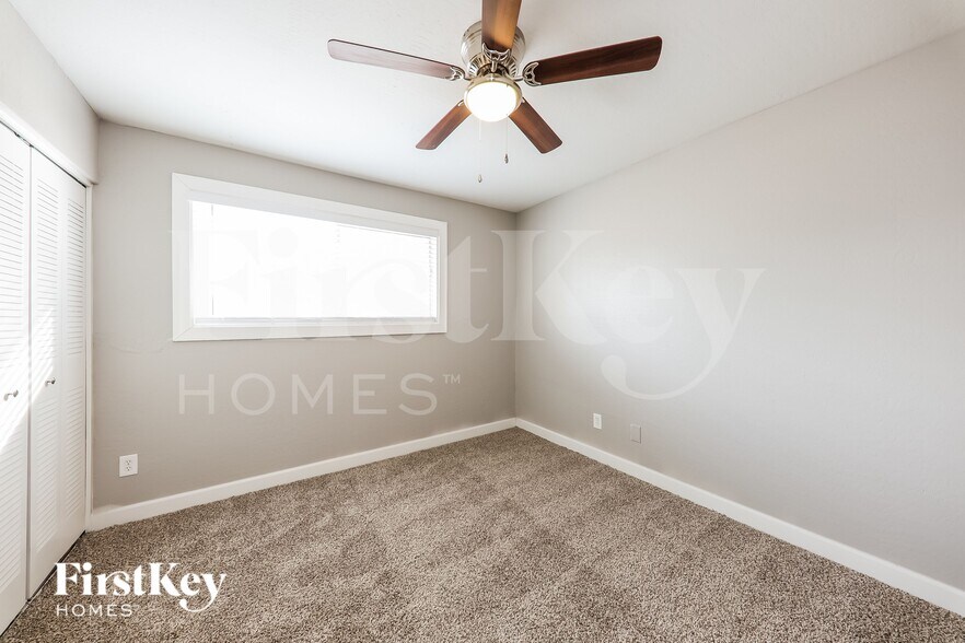 Building Photo - 4628 W Vogel Ave