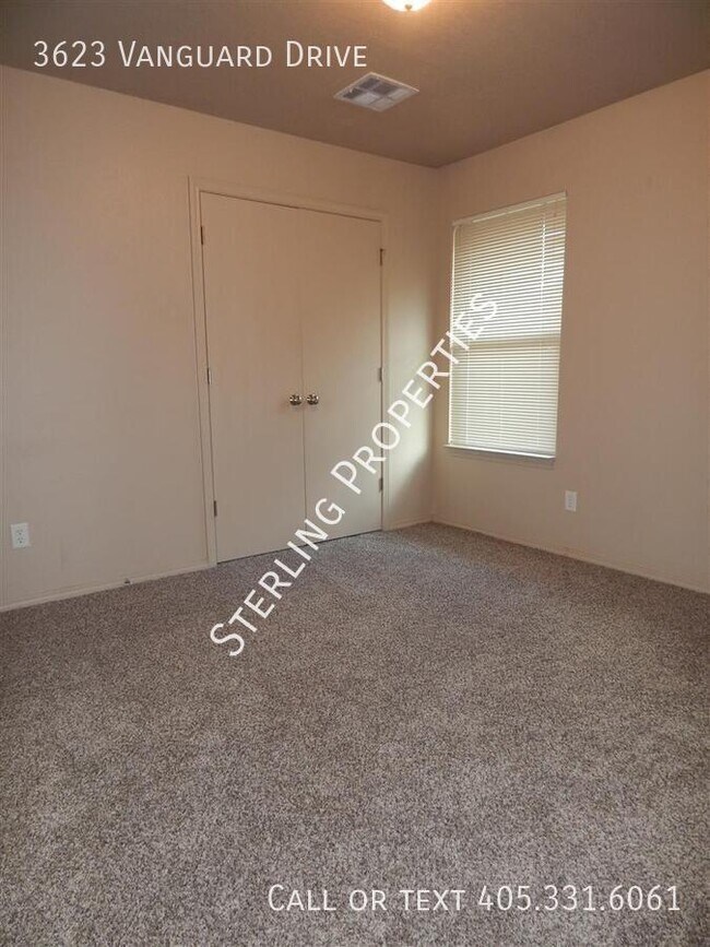 Building Photo - 3623 Vanguard Dr