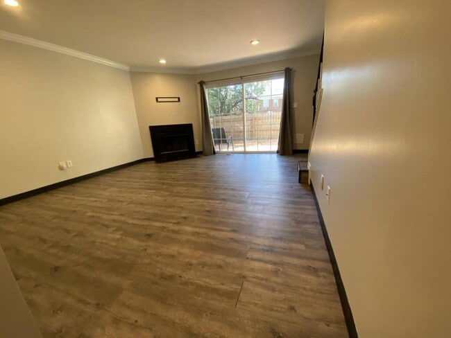 Building Photo - 1018 Dartmouth Glen Way