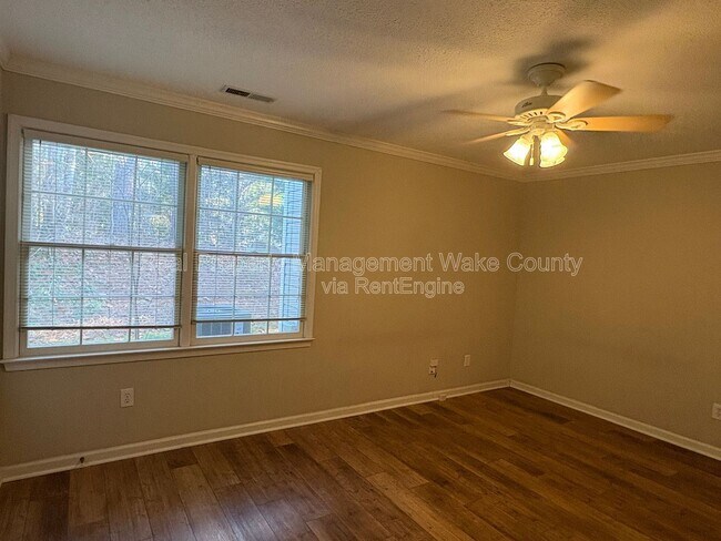 Building Photo - 106 N McLean Ct