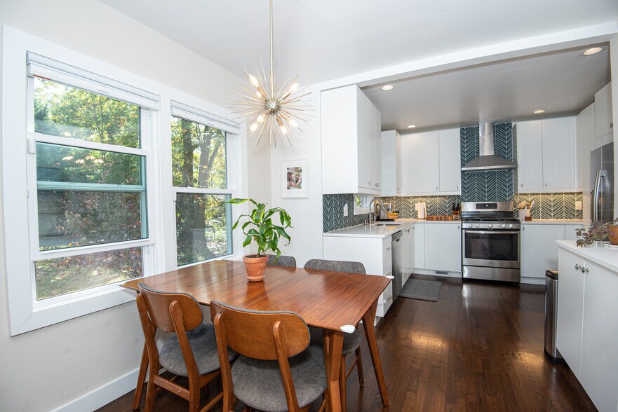 Building Photo - 1096 Oakfield Dr SE