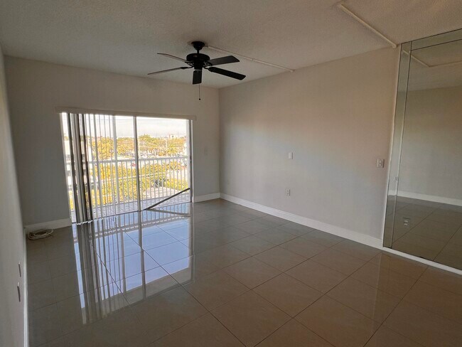 Building Photo - 55 SW 2nd Ave