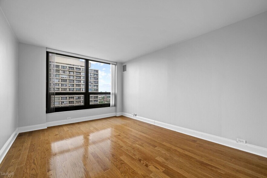 Building Photo - 2020 N Lincoln Park W