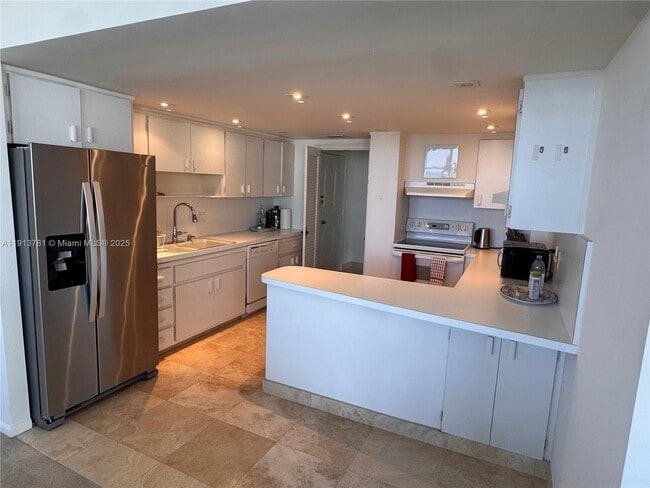 Building Photo - 200 Ocean Ln Dr