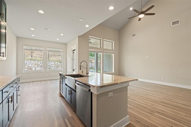 Building Photo - 336 Saturnia Dr