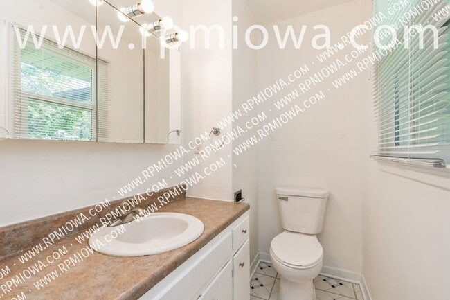 Building Photo - 1806 Larnard Dr