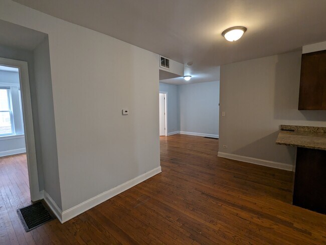 Building Photo - 5029 N Harding Ave