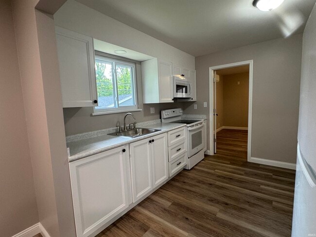 Building Photo - 423 N Cypress St