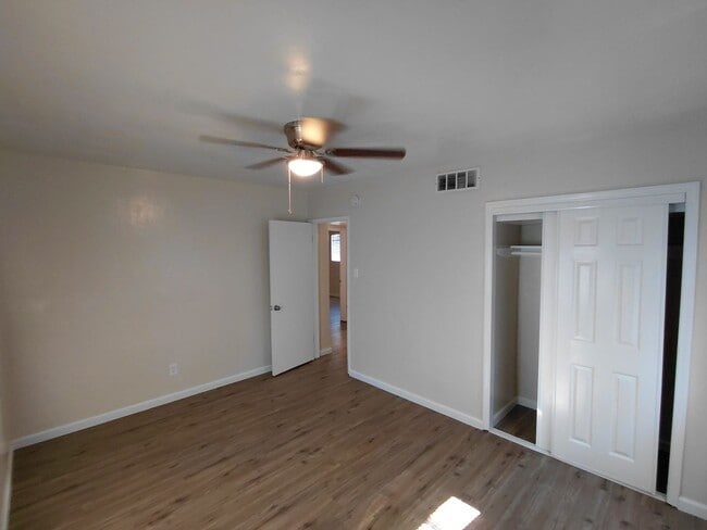 Building Photo - 721 N Preston Dr