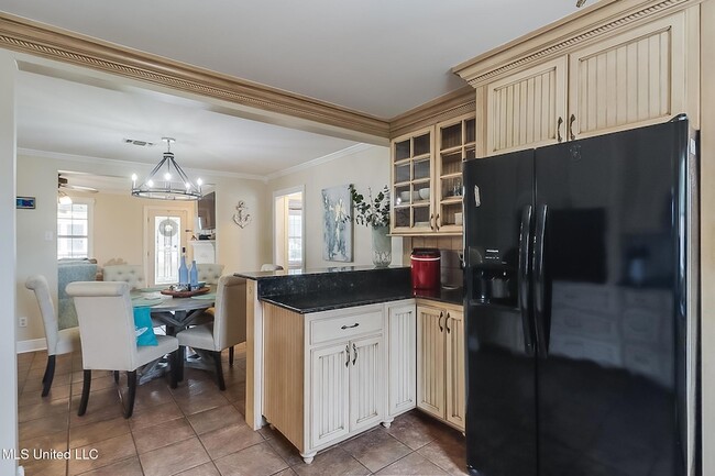 Building Photo - 176 Markham Dr