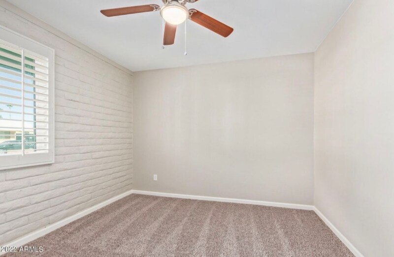 Building Photo - 2429 W Sunnyside Ave