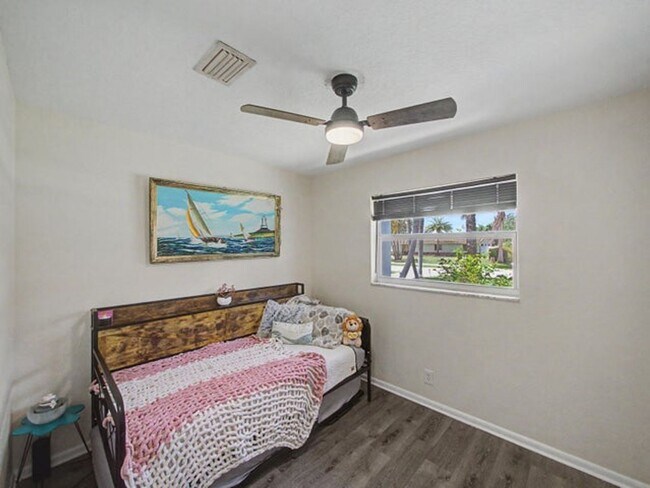 Building Photo - 4868 Canal Dr