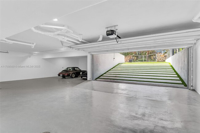 Building Photo - 2110 S Miami Ave