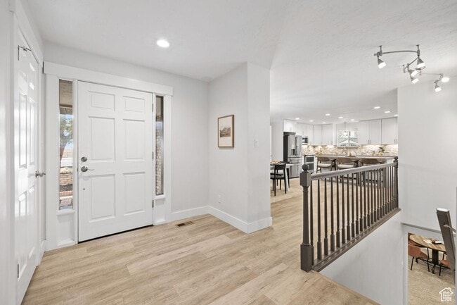 Building Photo - Beautiful 4 Bd. 3 Bath Home w/Mother-In-La...