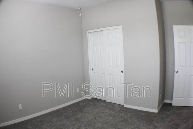 Building Photo - 4754 E Olive Ave