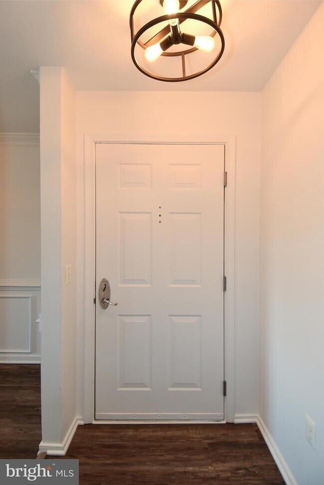 Building Photo - Everyday conveniences are all just moments away, offering the perfect balance of comfort, conveni...