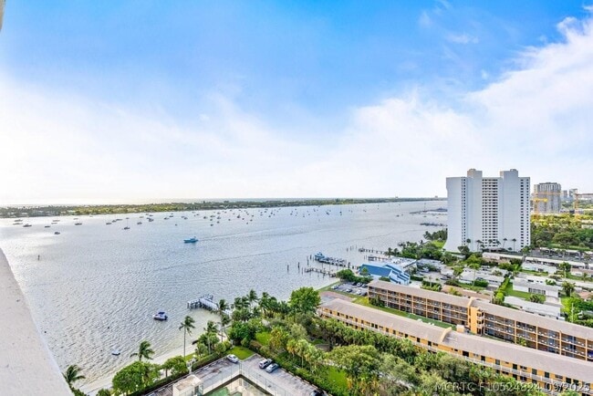 Building Photo - 5600 N Flagler Dr