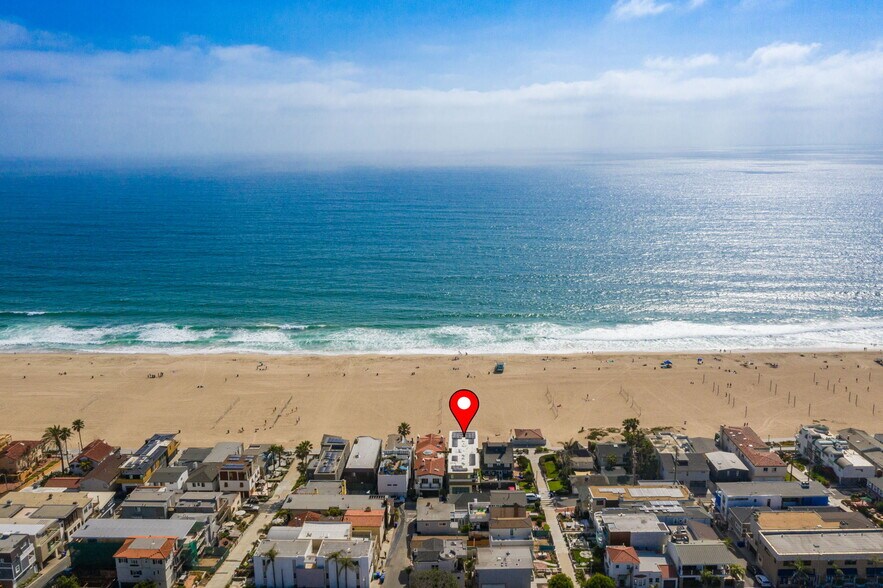 Building Photo - 716 The Strand