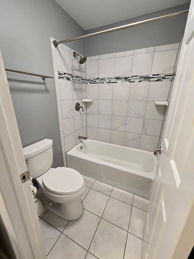 Building Photo - 1118 Villa Ln