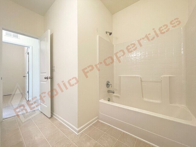 Building Photo - 606 Briarcliff St