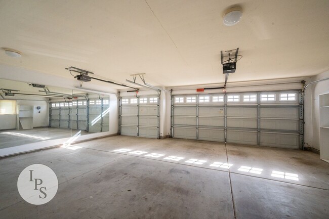 Building Photo - NorthWest Fresno Home, 3BR/2BA, Built 1998...