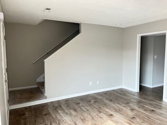 Building Photo - Rand 938 Townhomes